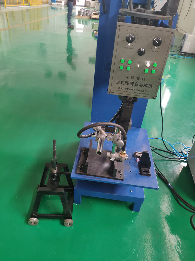 自動油口焊機(jī) 自動油口焊機(jī)